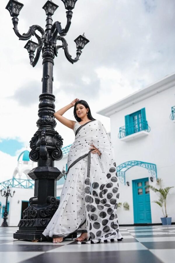 Digital Print Linen Saree with Latkan