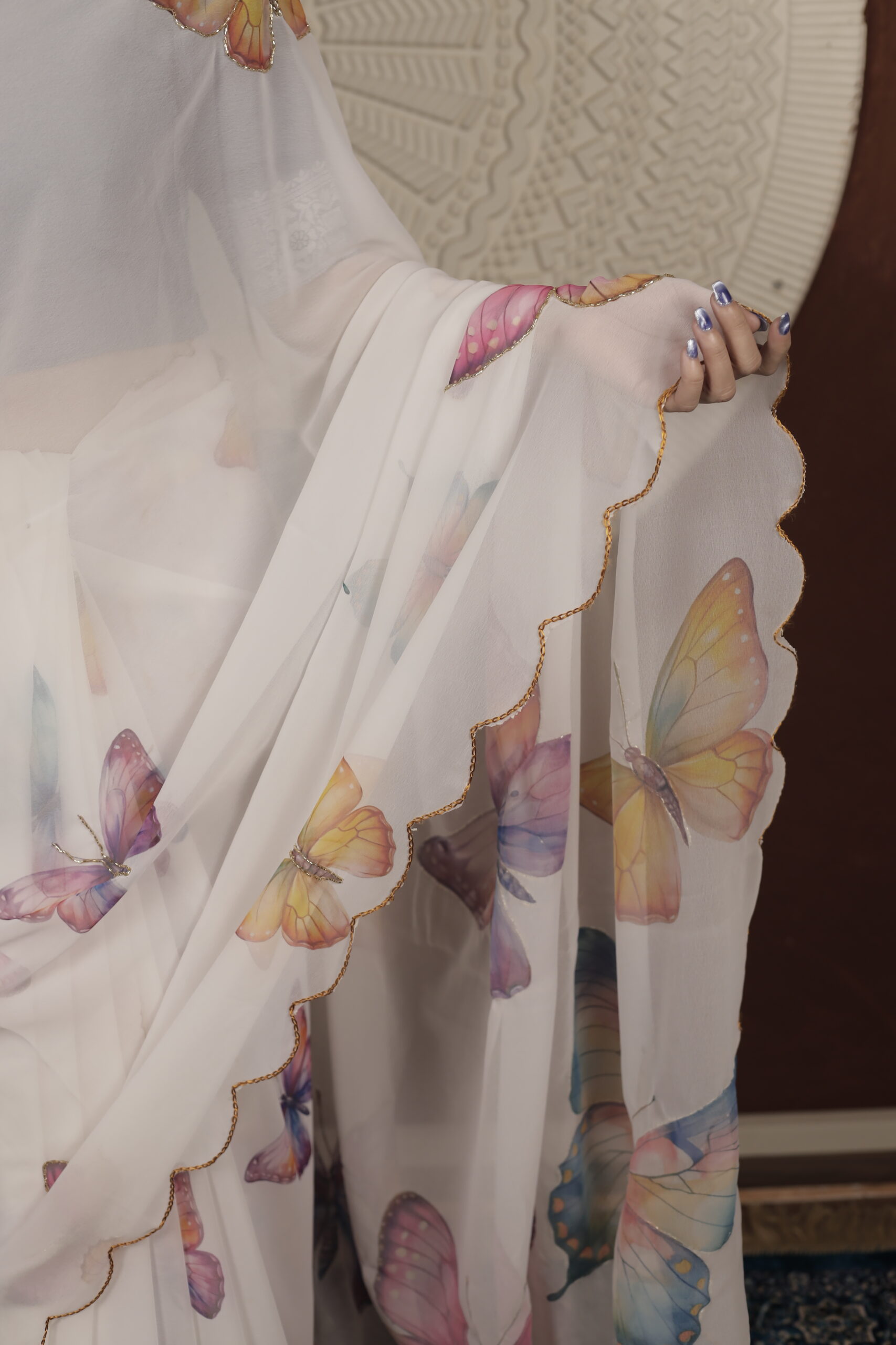 White Butterfly Printed Saree with Aari Work – The Fabrizo Saree White Butterfly Printed Saree with Aari Work - Image 4