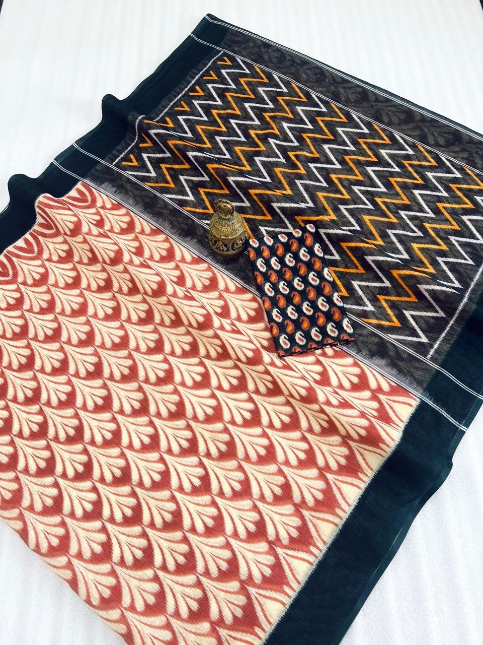 Black Cotton Digital Print Saree with Blouse – The Fabrizo Saree Black Cotton Digital Print Saree with Blouse - Image 2